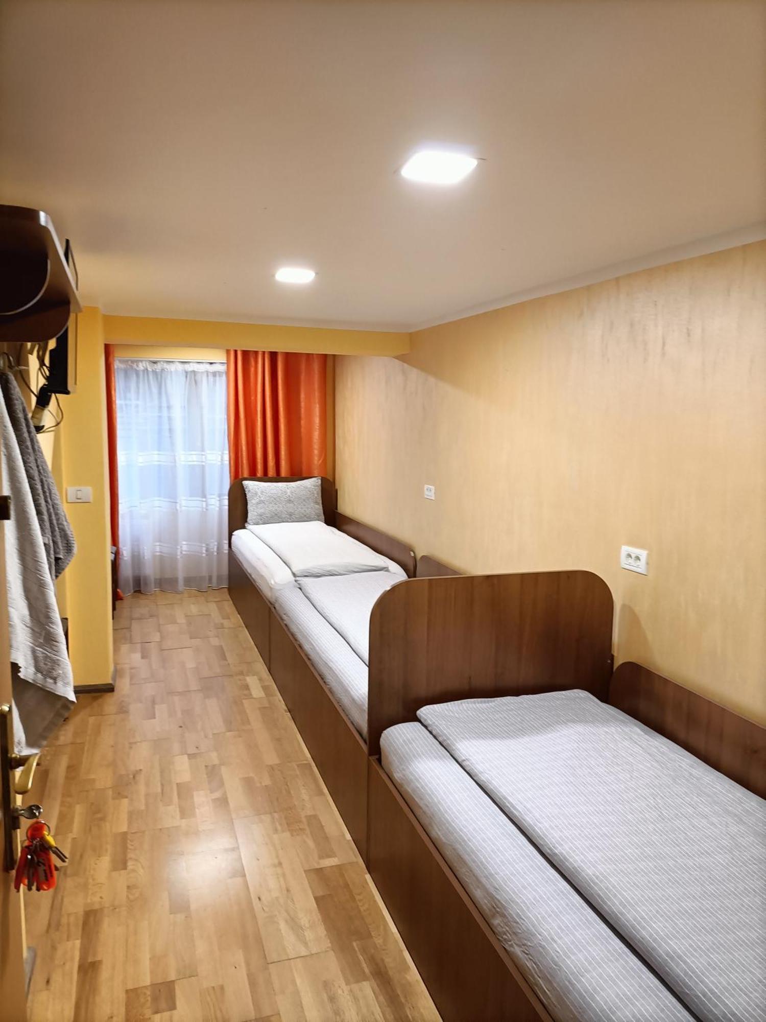 Hotel Casa Heidi Timisoara Esterno foto